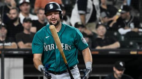 Cal Raleigh stars as Seattle Mariners pound Chicago White Sox 14-2 for 7th straight win